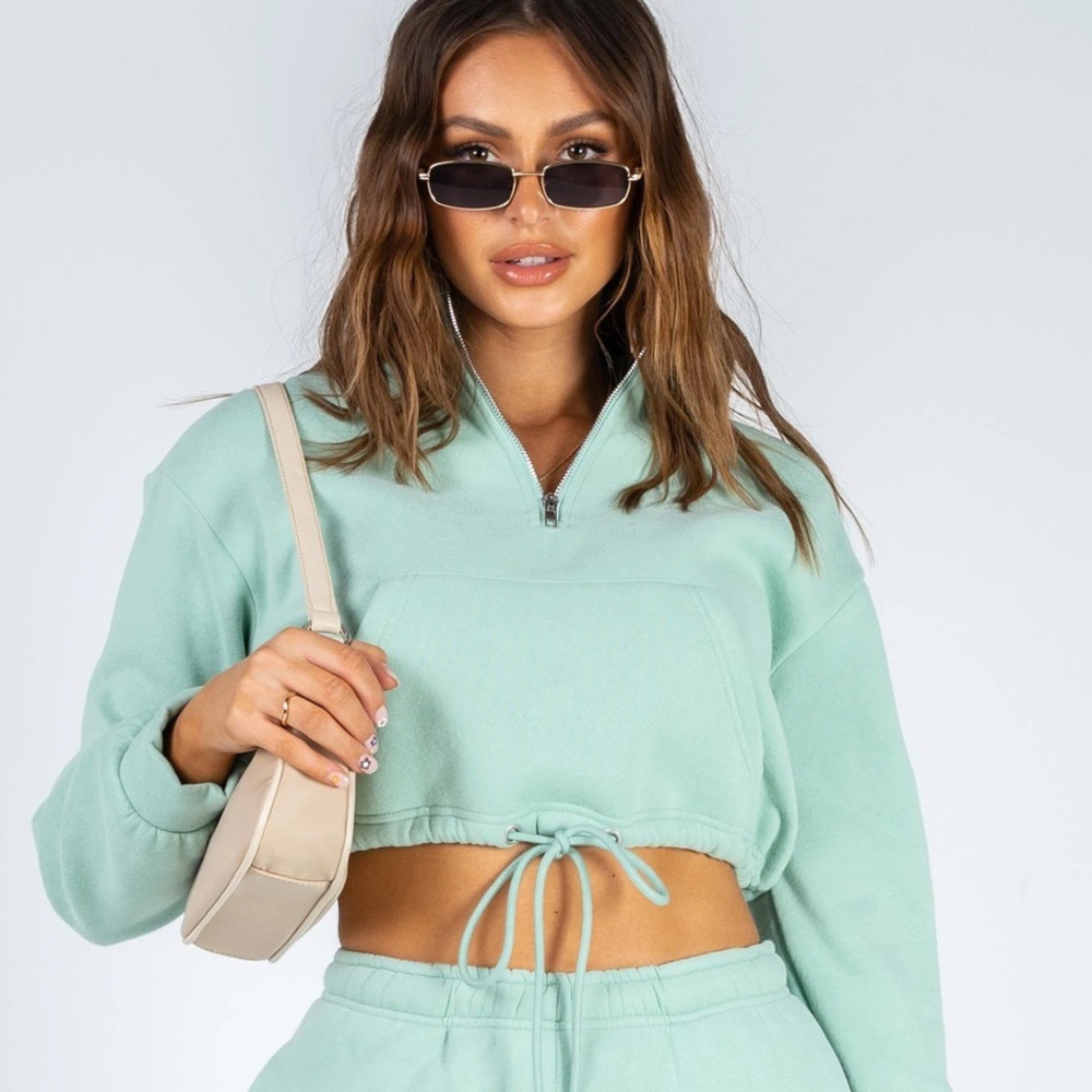 ✨NEW✨ Never worn. Princess Polly cropped sweater